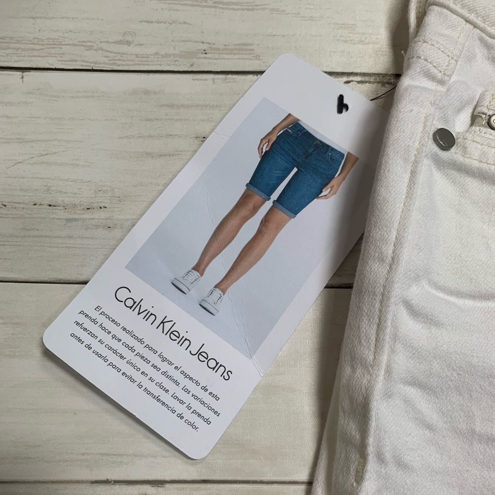 NWT Calvin Klein White Shorts with Smudges - Picture 3 of 13